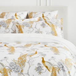 Pavo Bedding - Ivory/Gold